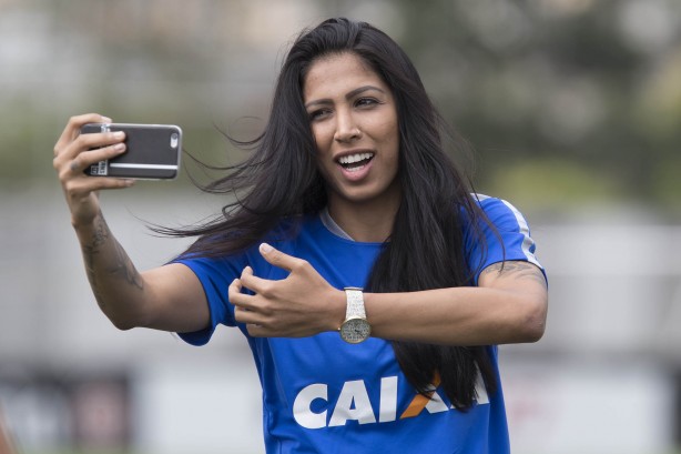 Zagueira Janaina, do Corinthians/Audax, comandou redes sociais do clube