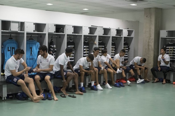 Elenco no vestiário da Arena Pantanal antes do confronto contra o Luverdense, pela Copa do Brasil