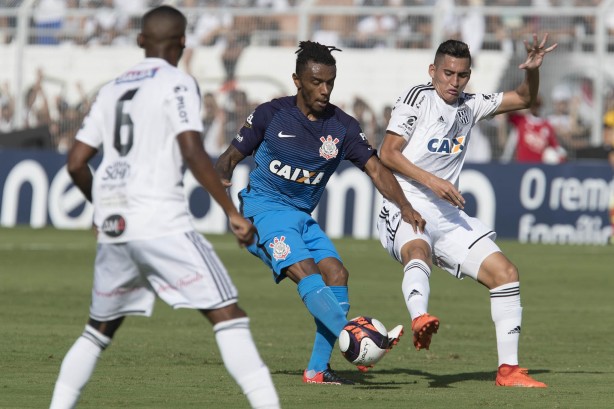 Paulo Roberto foi titular diante da Ponte Preta