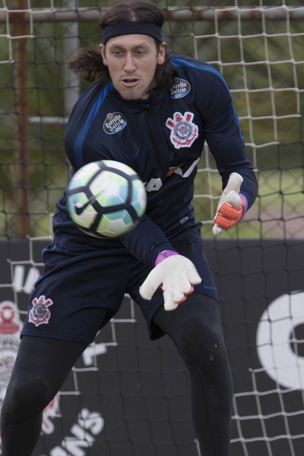 Goleiro titular, Cássio apareceu em campo