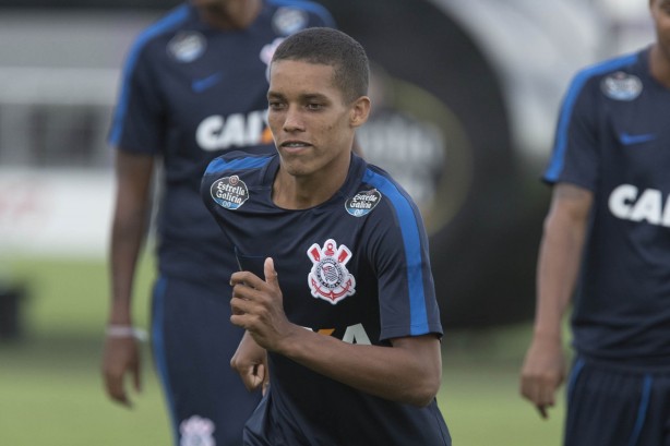 Inscrito para o Paulisto, Pedrinho participou do treino