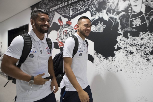 Guilherme e Maycon chegam à Arena para enfrentar o Luverdense