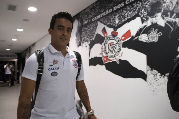 Jadson chega à Arena para o jogo contra a Luverdense, pela Copa do Brasil