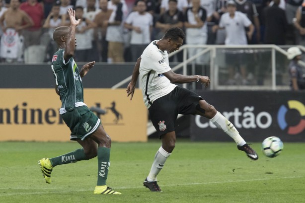 Jô foi o autor do gol do Timão contra o Luverdense, na Arena