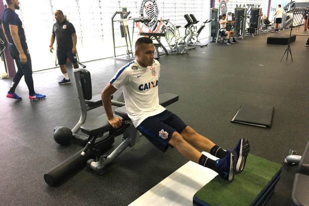 Léo Jabá trabalha academia no CT Joaquim Grava