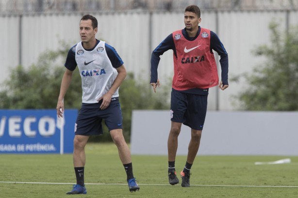 Com quatro jogadores poupados, Carille esboçou uma equipe titular