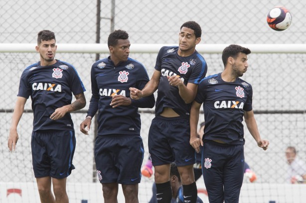 O elenco também treinou barreiras na atividade