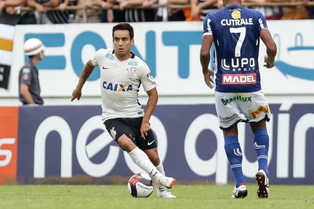 Jadson atuando pelo Paulistão, contra a Ferroviária, na Fonte Luminosa