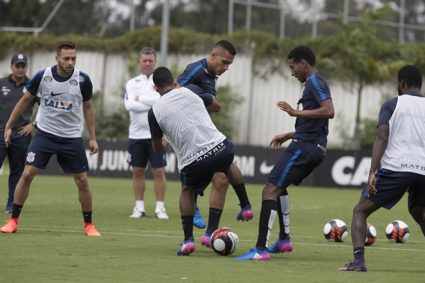 Os jogadores que atuaram na partida contra a Ferroviria permaneceram na academia