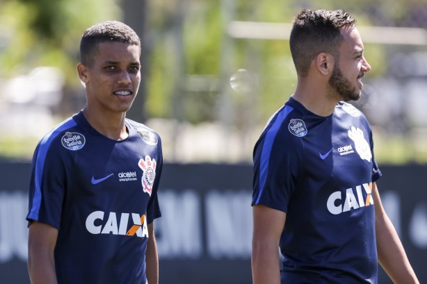 O técnico Fábio Carille comandou atividade no CT Joaquim Grava, nesta quarta