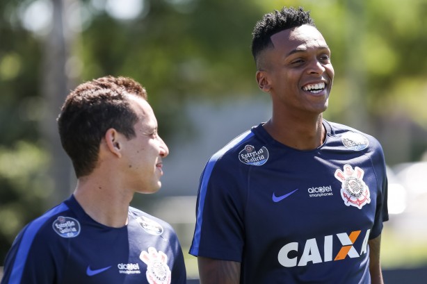 Rodriguinho e Jô apareceram no esboço do time titular do Timão