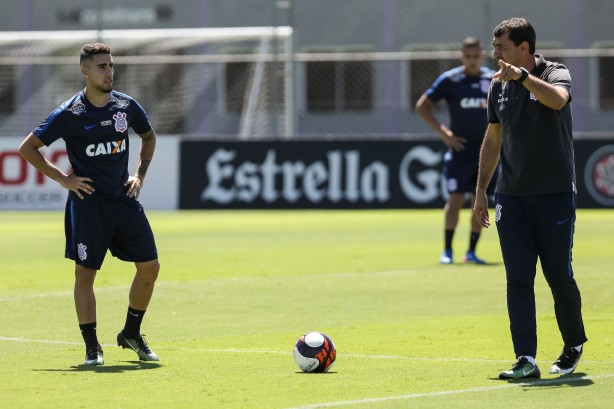 Também titular, Maycon se mostrou atento ao treinador