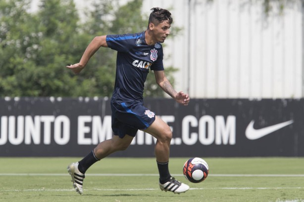Marciel parte para cima no treino tático. É opção para o clássico