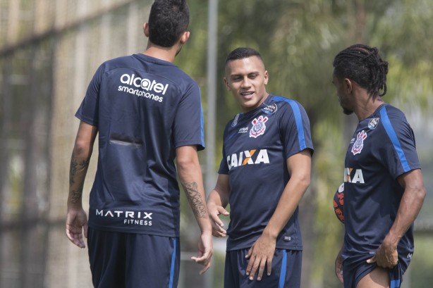 Pedro Henrique, Jab e Paulo Roberto batem papo durante trabalho fsico