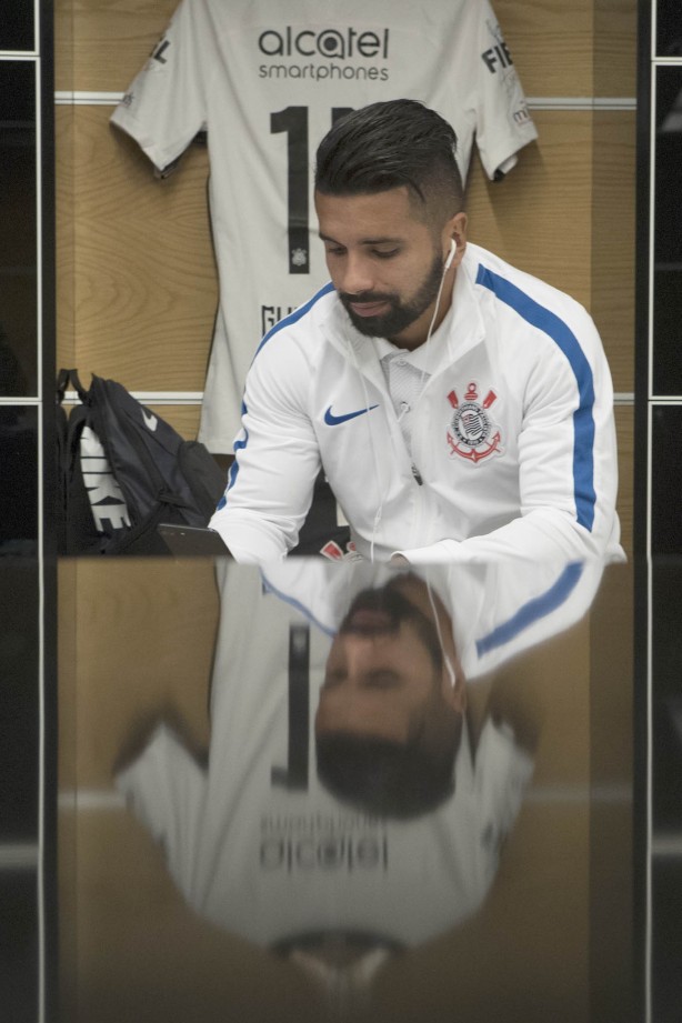 Guilherme se concentra no vestiário antes da partida contra o Linense pelo Campeonato Paulista
