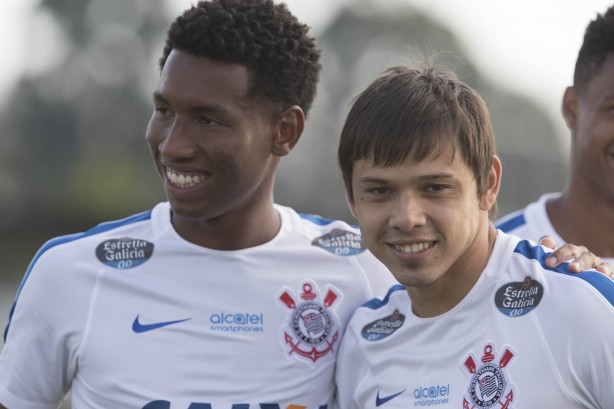 O treino teve ar descontraído e Romero, que marcou na vitória do Linense, apareceu em campo