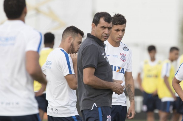 Corinthians realizou treinamento ttico nesta tera, no CT Joaquim Grava