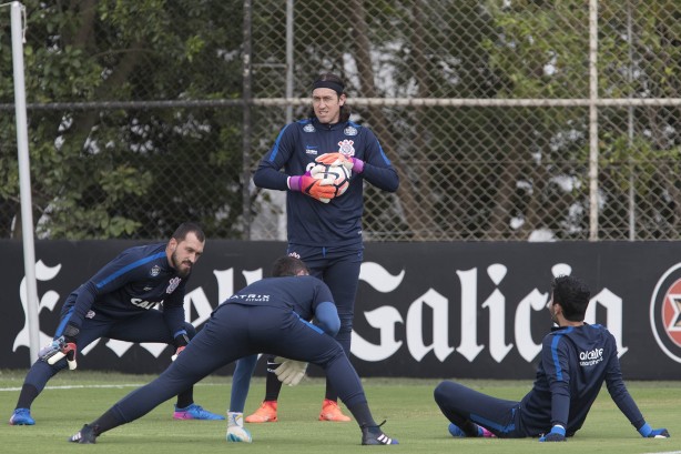 Entre os possíveis titulares, Cássio fez treino específico