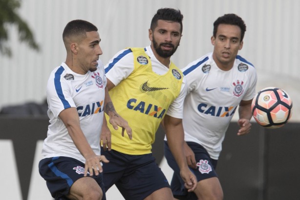 Guilherme brilhou durante o treino e fez um gol de bicicleta