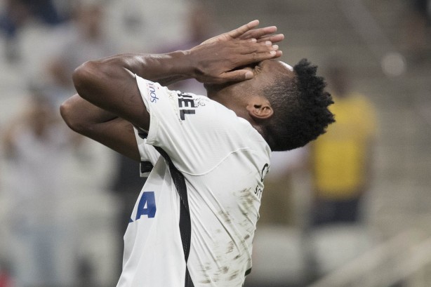 Jô lamenta chance perdida contra o Universidad Católica do Chile na estreia da Copa Sul-Americana