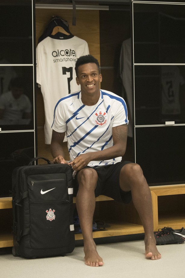 Jô, no vestiário da Arena aguardando duelo contra a La U, pela Sul-Americana