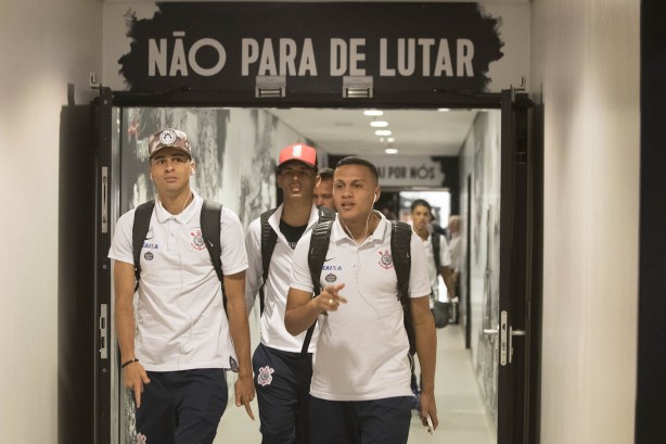 Léo Jabá e Léo Santos chegando à Arena para enfrentar a La U, pela Sul-Americana