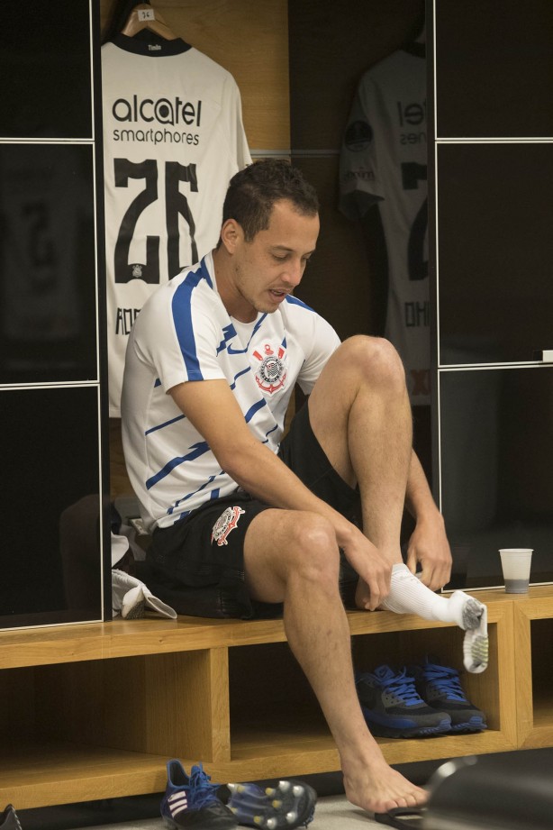 Rodriguinho no vestiário da Arena antes do jogo contra a La U, pela Sul-Americana