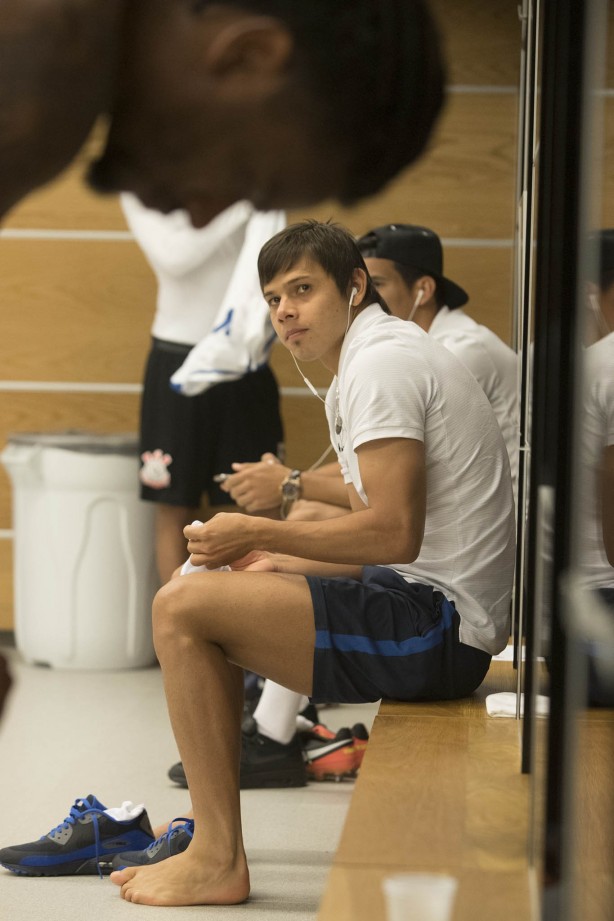 Romero aguarda, no vestiário da Arena, início da partida contra a La U, pela Sul-Americana