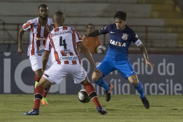 Fagner atuando contra o Botafogo-Sp, no Paulistão