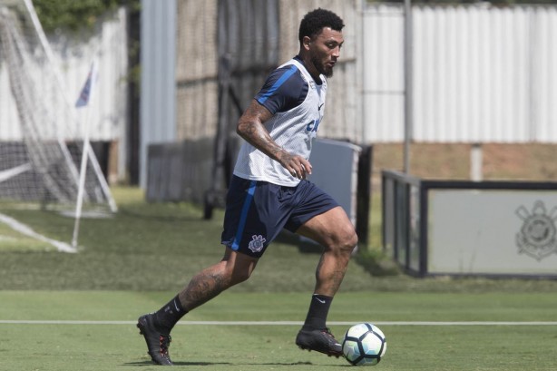 Kazim na atividade desta manhã no CT Joaquim Grava