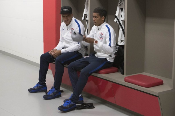 Balbuena e Pedrinho antes do duelo contra o Internacional, no Beira Rio, pela Copa do Brasil