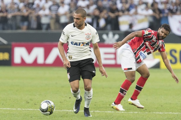 Clayton foi opção no segundo tempo, contra o Botafogo-SP