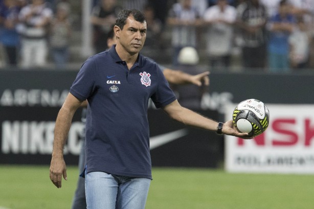 Fábio Carille comandando o time no duelo contra o Botafogo-SP, pelo Paulistão