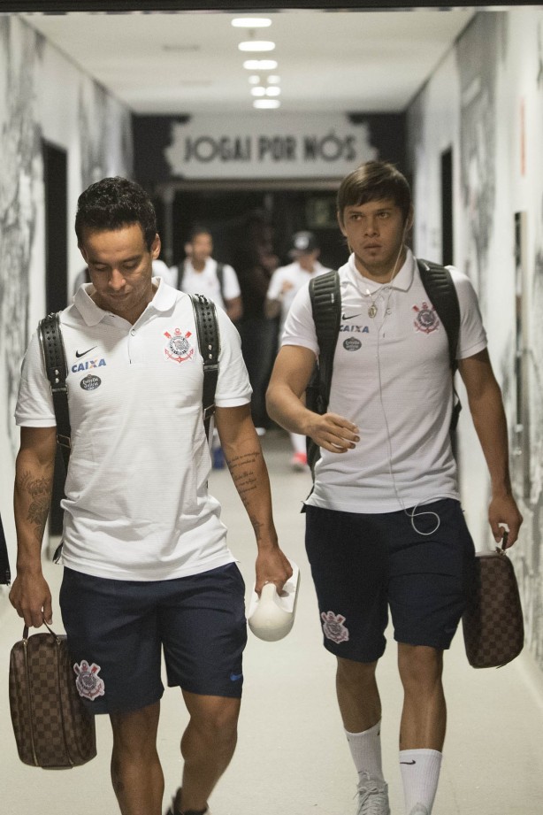 Jadson e Romero antes do jogo contra o Botafogo-SP, pelo Paulistão