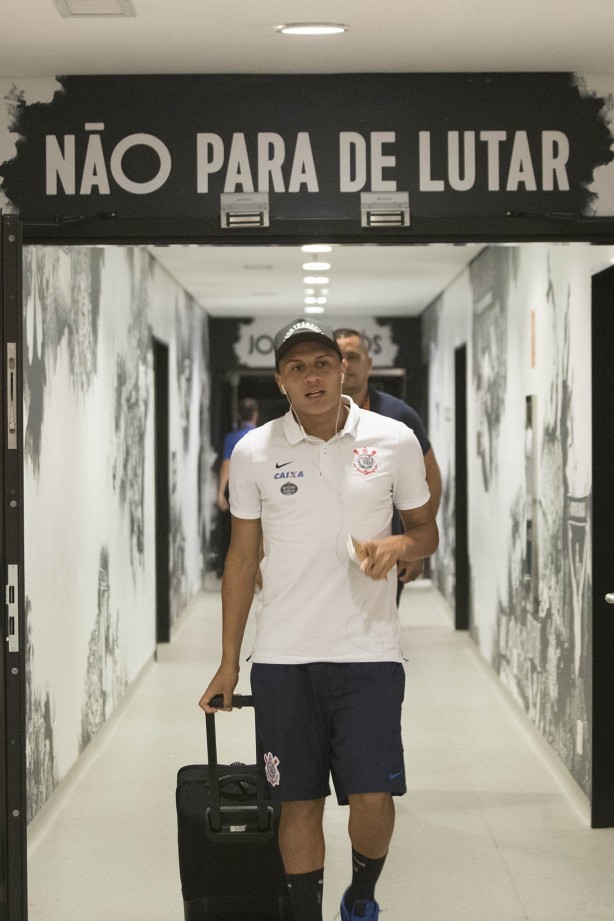 Léo Santos antes do jogo contra o Botafogo-SP, pelo Paulistão