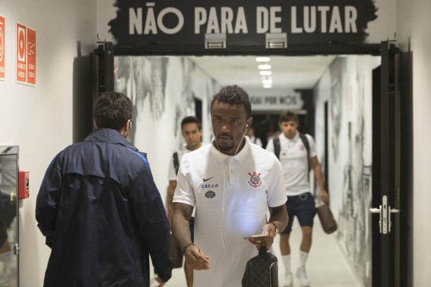 Paulo Roberto antes do jogo contra o Botafogo-SP, pelo Paulistão