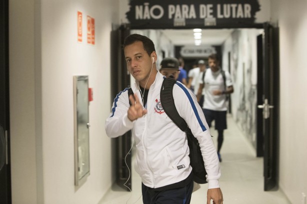 Rodriguinho antes do jogo contra o Botafogo-SP, pelo Paulistão