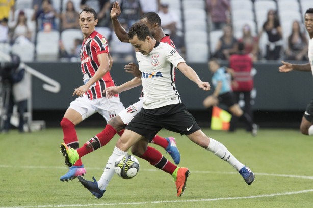 Rodriguinho atuando contra o Botafogo-SP, pelo Paulistão