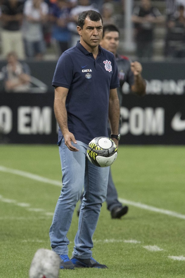 Técnico Fábio Carille comandou o time no triunfo diante do Botafogo-SP, pelo Paulistão