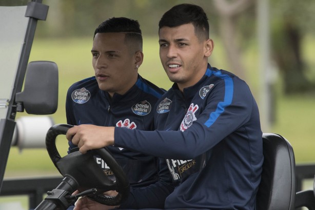 Arana e Marciel pilotaram carrinho de golf pelo CT