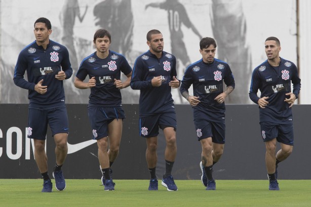 Jogadores que atuaram no Beira-Rio realizaram leve trabalho físico no campo