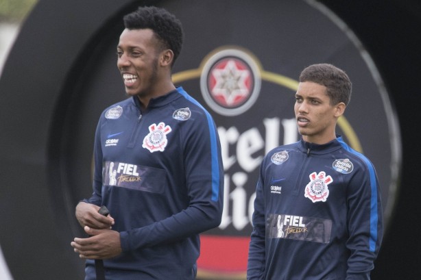 Moisés e Pedrinho devem ser opções no banco para o clássico