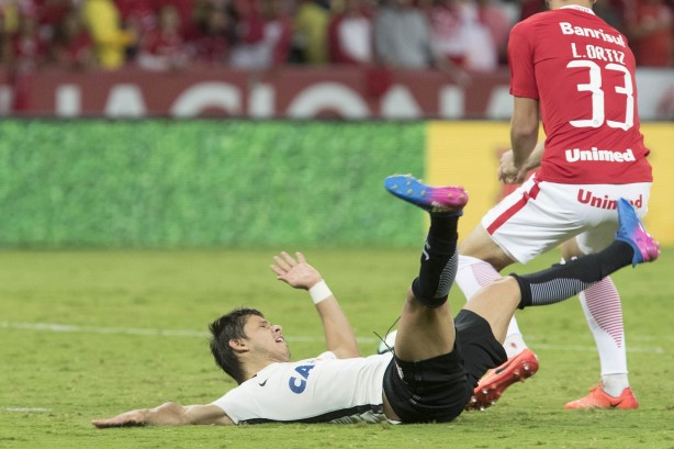 Romero em ação contra o Internacional pela Copa do Brasil