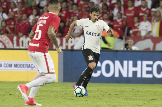 Romero em ação contra o Internacional pela Copa do Brasil