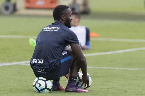 Mendoza vem sendo pouco aproveitado pelo técnico Carille