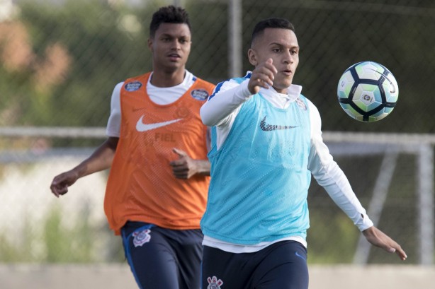 Bruno Paulo e Léo Jabá fazem atividade com bola já de olho no Internacional