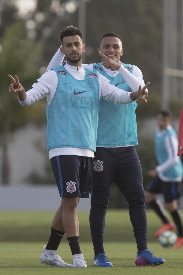 Camacho e Léo Jabá no treino da tarde, antes da partida contra o Internacional