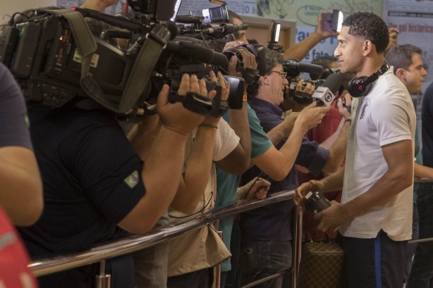 Zagueiro Pablo concedendo entrevista antes de encarar o São Paulo, pelo Paulistão