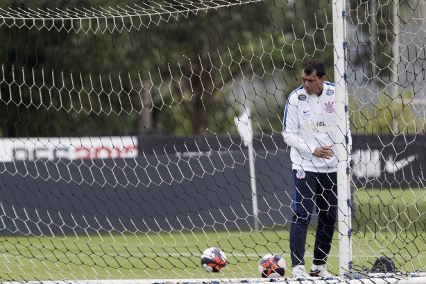 Carille comandou o treino, em conjunto com a comissão técnica