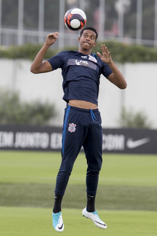 Carlinhos, que se recuperava de lesão, participou da atividade